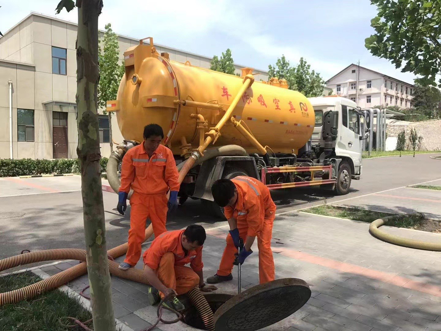 颍泉化粪池清理与5-8吨吸粪车施工效率分析